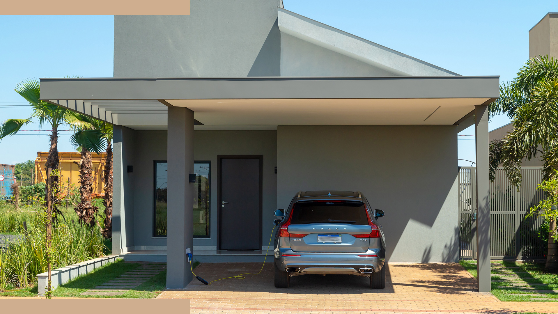 Garagem Ampla e estação para recarga de carros elétricos